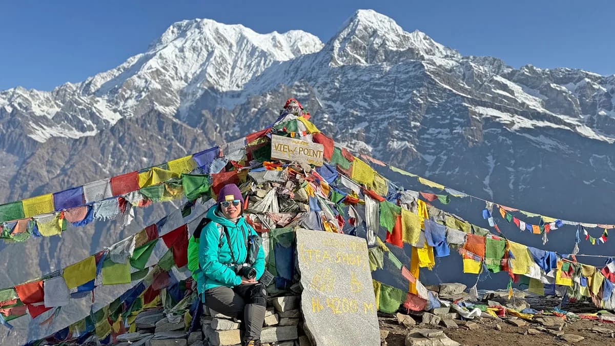 trekkers at mardi himal viewpoint