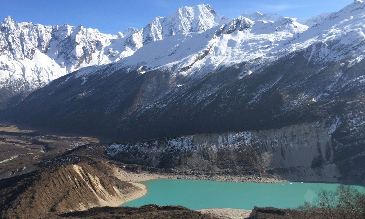 best trek in nepal 2025 manaslu circuit larke pass