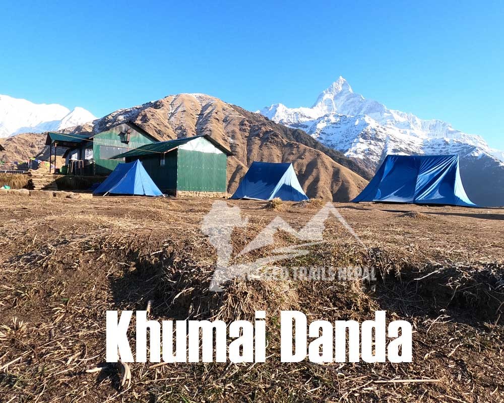 campsites and local tea houses at Khumai danda