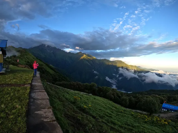 Mardi Himal Ridge Pathway Scenery 1