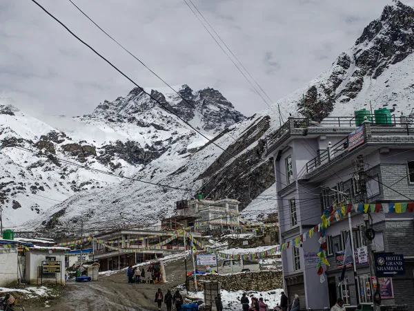 Muktinath Town Snowy Mountains Jomsom Trek