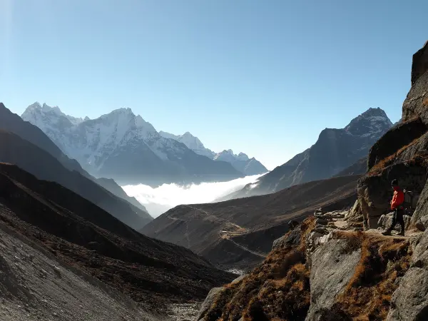 Trekker Mountain Path Sea Of Clouds Gokyo