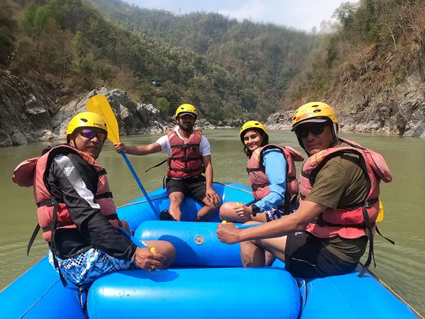 rafting posing for picture in trishuli river