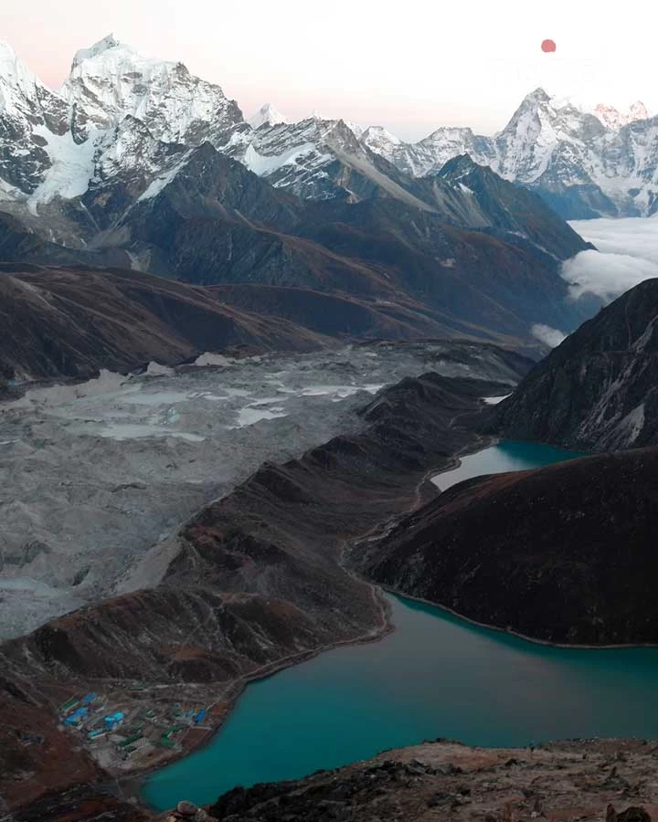 gokyo lake chola pass everest base camp trek