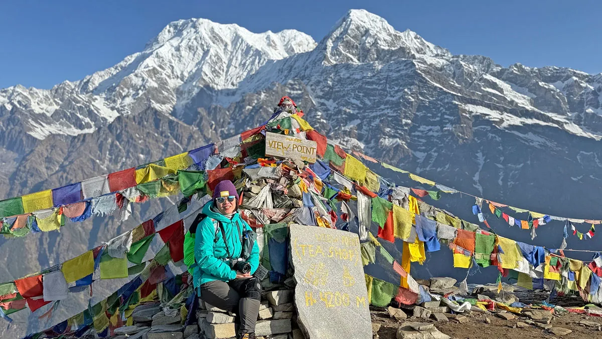 trekkers at mardi himal viewpoint